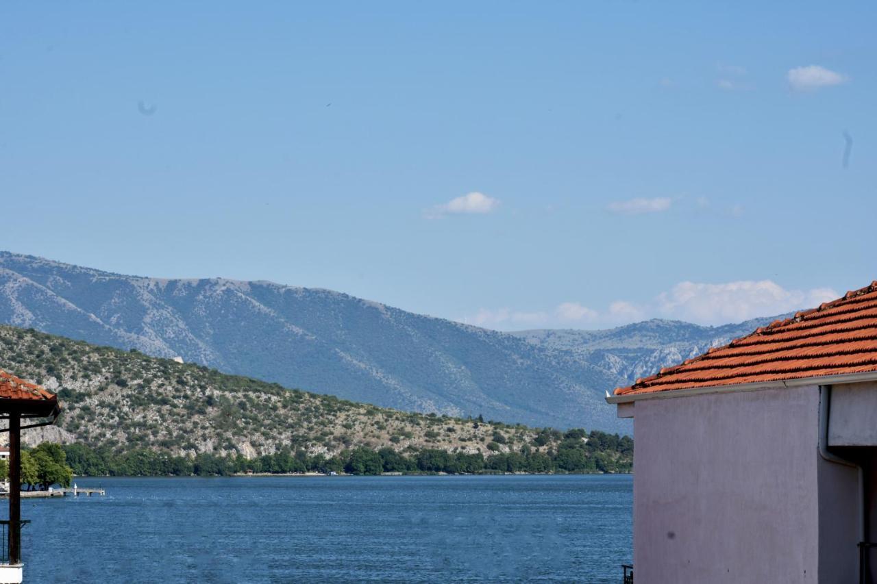 Κεντρικό Και Ευρύχωρο Οροφοδιαμέρισμα Kastoria Bagian luar foto